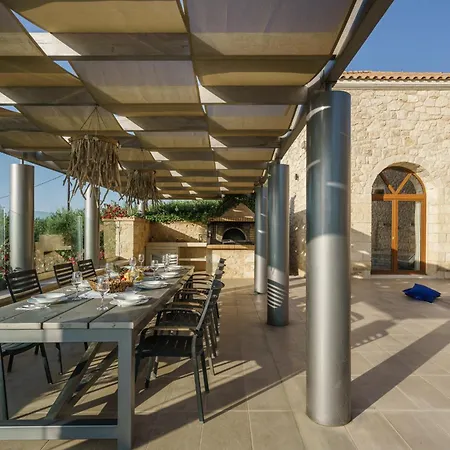 Elegant Stone With Private Pool & Sunset Views *