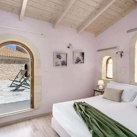Elegant Stone With Private Pool & Sunset Views